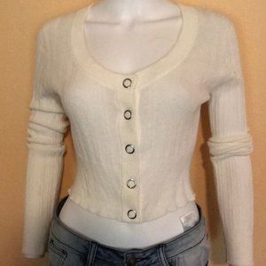 White crop top sweater